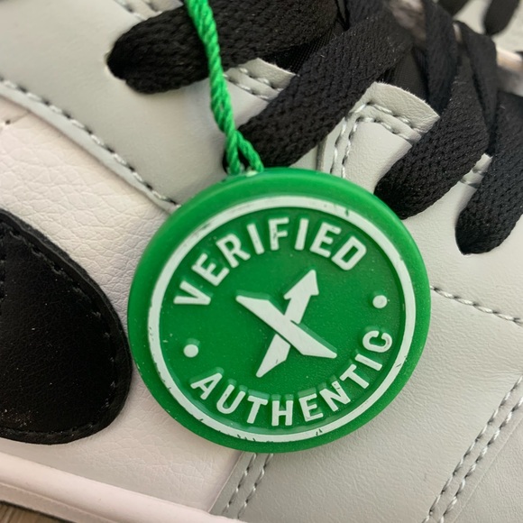 Brand new Jordan 1 Low Smoke Grey - Picture 3 of 7